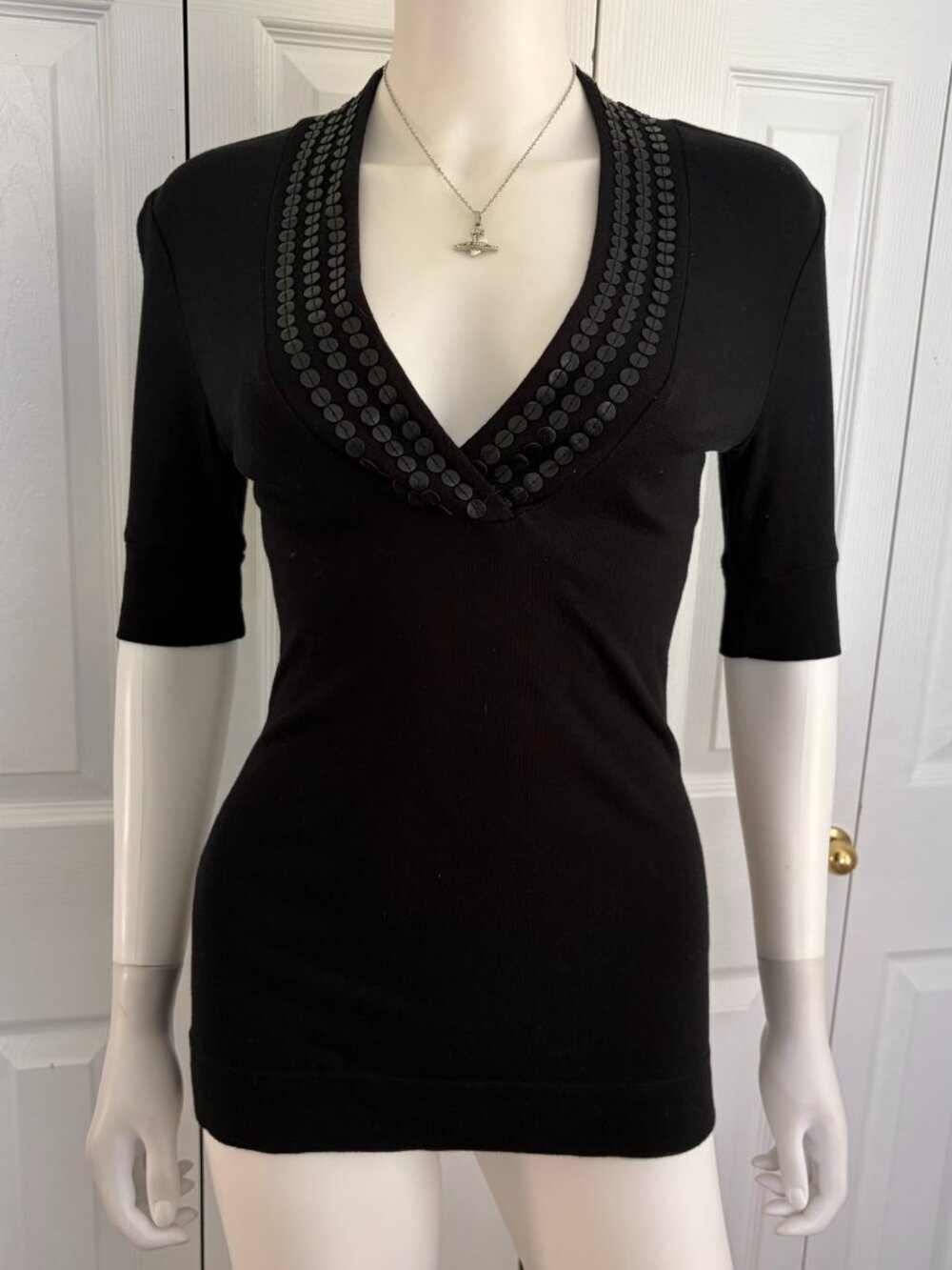 Express size small black v neck embellished slim fit top y2k